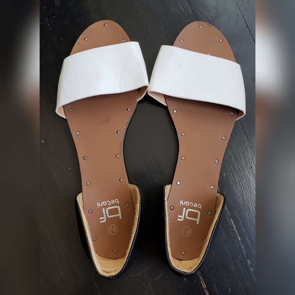 NWOT White Betani Flat Sandals